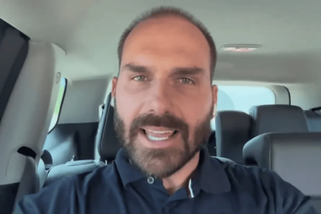 Eduardo Bolsonaro pode perder mandato após licença e permanência nos EUA