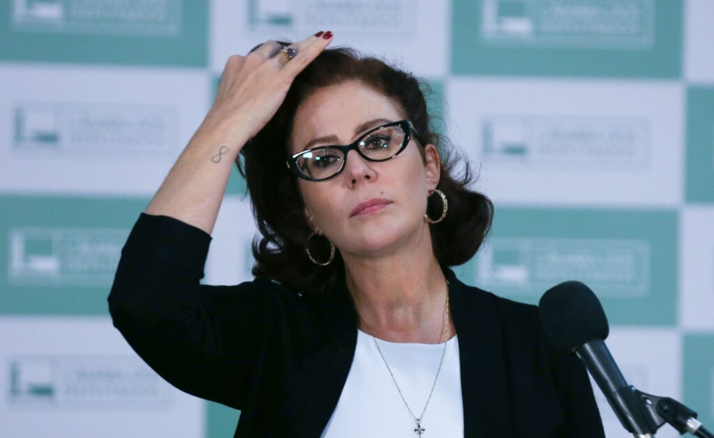 Carla Zambelli enfrenta nova audiência na Itália em processo de extradição