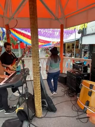 A noite desta terça-feira (21) foi de muita animação no centro de Camaçari.