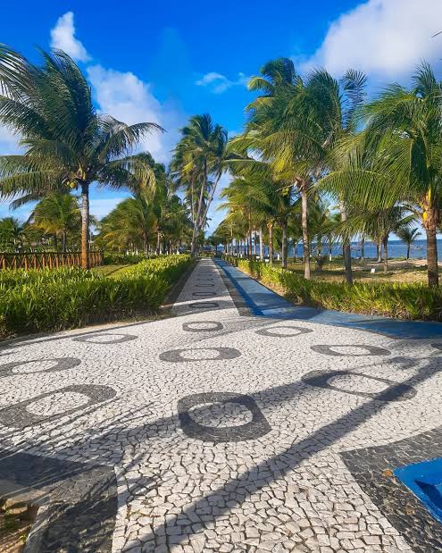 Trabalhadores da limpeza urbana são atropelados em Guarajuba, no Litoral Norte de Camaçari