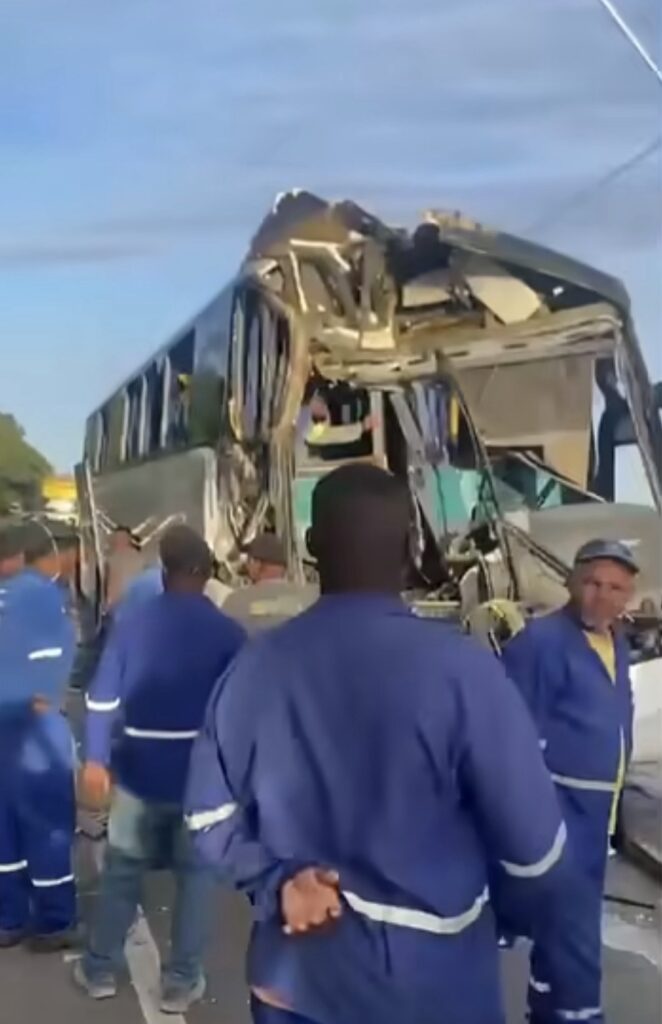 Acidente com ônibus de trabalhadores da BYD deixa feridos no Polo Industrial de Camaçari